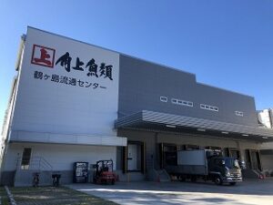 昨年夏から稼働した鶴ヶ島流通センター。ここから関東上信越の全店に商品を送り出す、まさに角上魚類様の心臓部といえます。