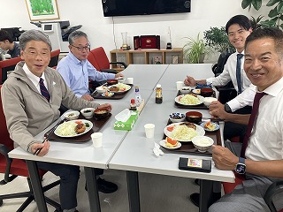 社員食堂ラ・サンテの昼食を召し上がって頂きました